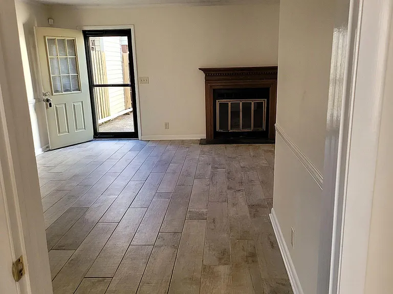 255 Mayflower Ln N — Photo 4
