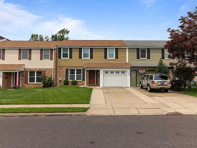 6308 Powder Horn Ct — Photo 1