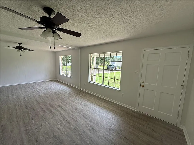 7662 Simmons Dr — Photo 3