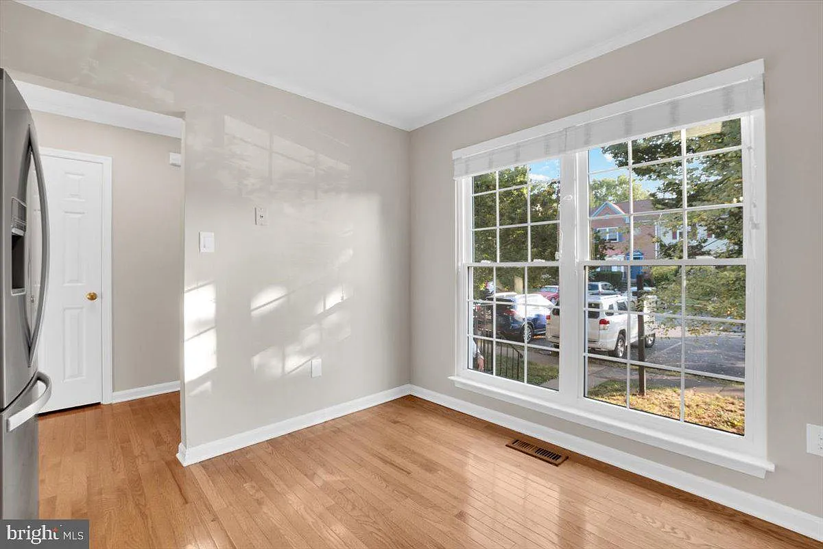 3 bed, 4.0 bath, 1882 sqft, $2,800 — Photo 4