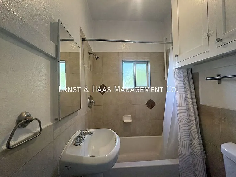 335 N Virginia Ct #D — Photo 24
