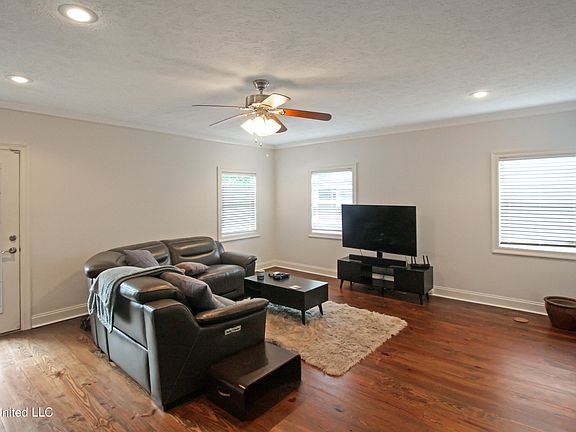 3rd image of 1611 Kent Ave