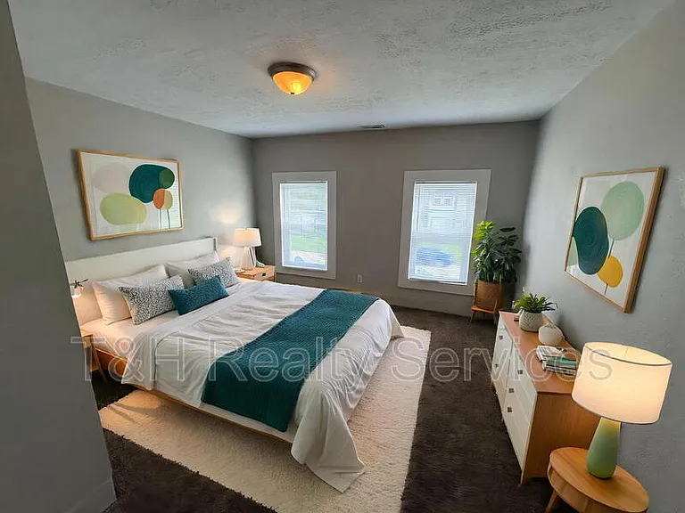 2116 Woodlawn Ave — Photo 17