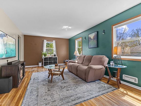 4th image of 10667 Terrace Rd NE