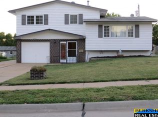 8817 Pine Dr, La Vista, NE 68128