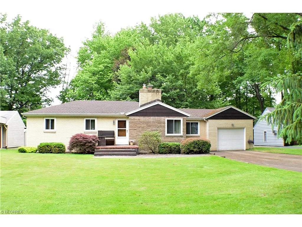 1085 Westover Dr SE photo 1