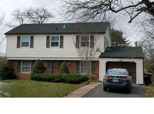 21 Miniature Ln, Willingboro, NJ 08046