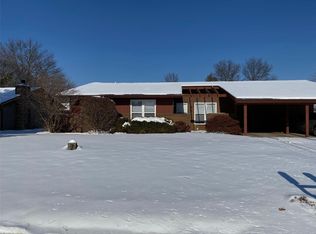 111 Chase Park Dr, Belleville, IL 62226