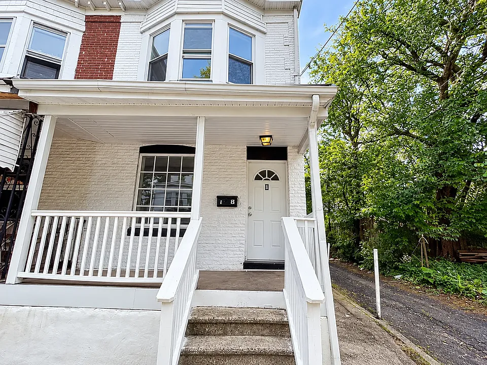 21 E Ingham Ave
