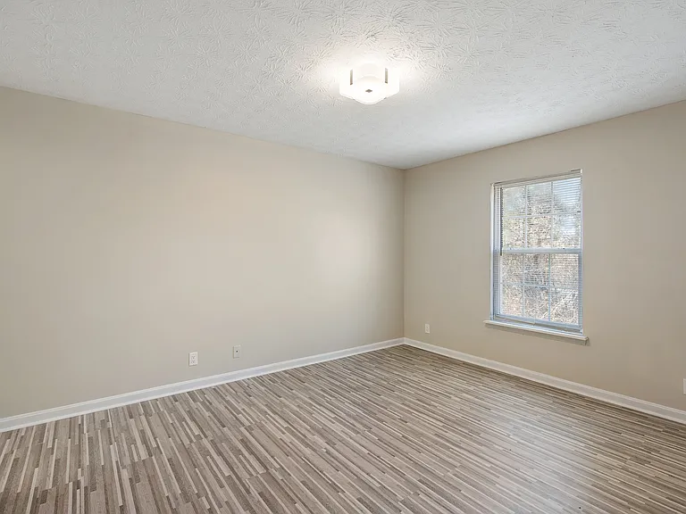 Green Valley Apartments — Photo 33