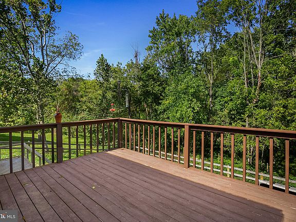 2nd image of 220 Lakeridge Dr