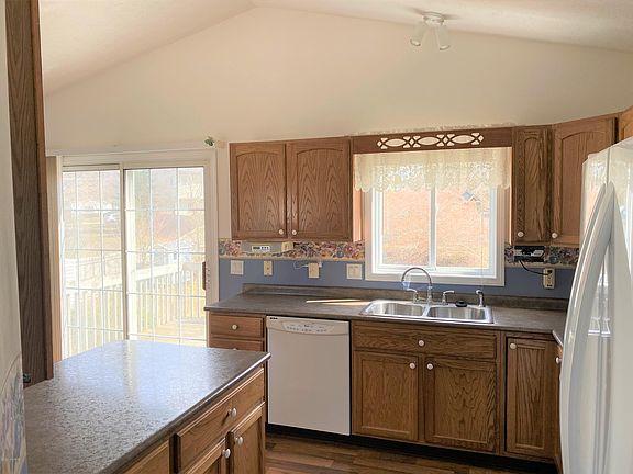 5th image of 630 Sunmeadow Dr SE