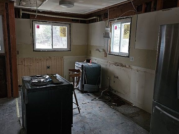 2nd image of 658 Valle Vista Ave