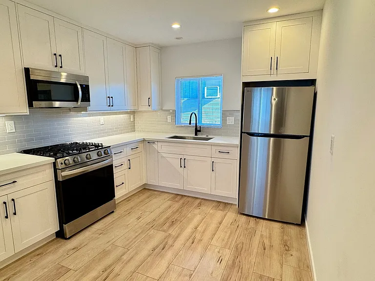 1319 S St. Andrews Pl — Photo 4