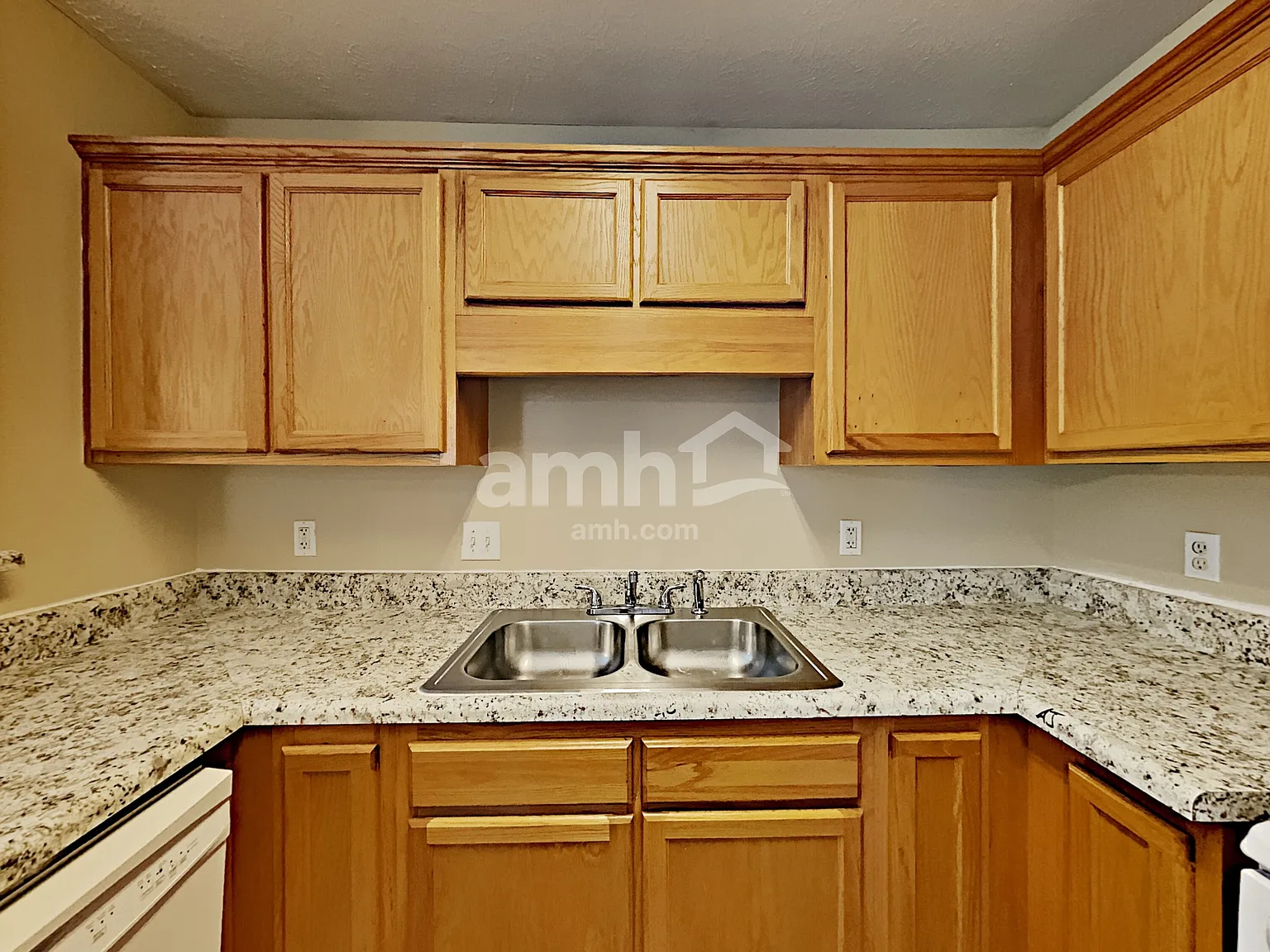 3 bed, 2.0 bath, 1392 sqft, $2,070 — Photo 4