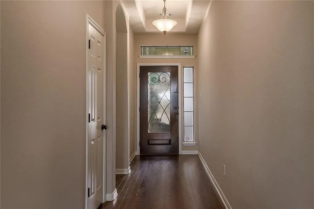 3 bed, 1704 sqft, $2,600 — Photo 2