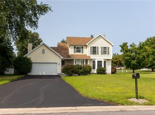 1310 Cardinal Ln, Webster, NY 14580