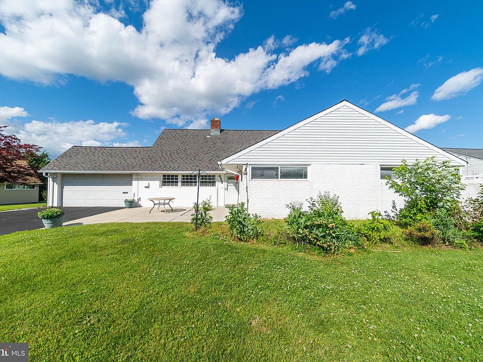 455 Snowball Dr, Levittown, PA 19056 Zillow