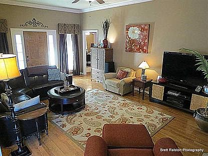 3rd image of 509 Tumbleweed St