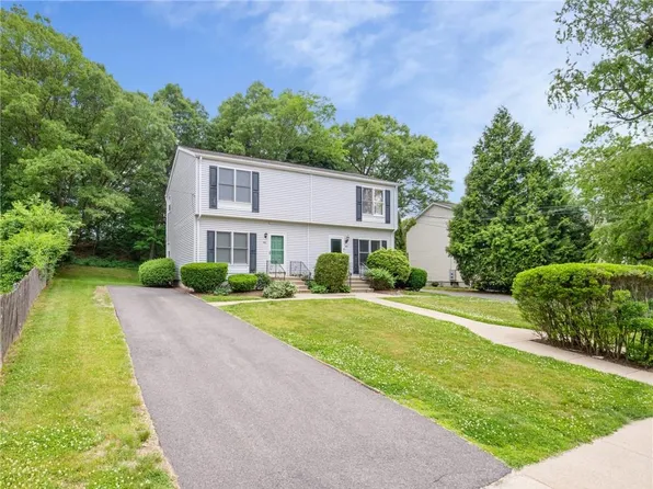 160 Bourne Ave E, Rumford, RI 02916