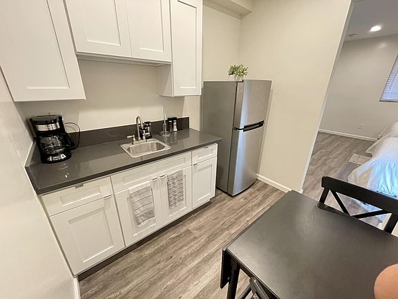 4th image of 833 Victoria Ave #1