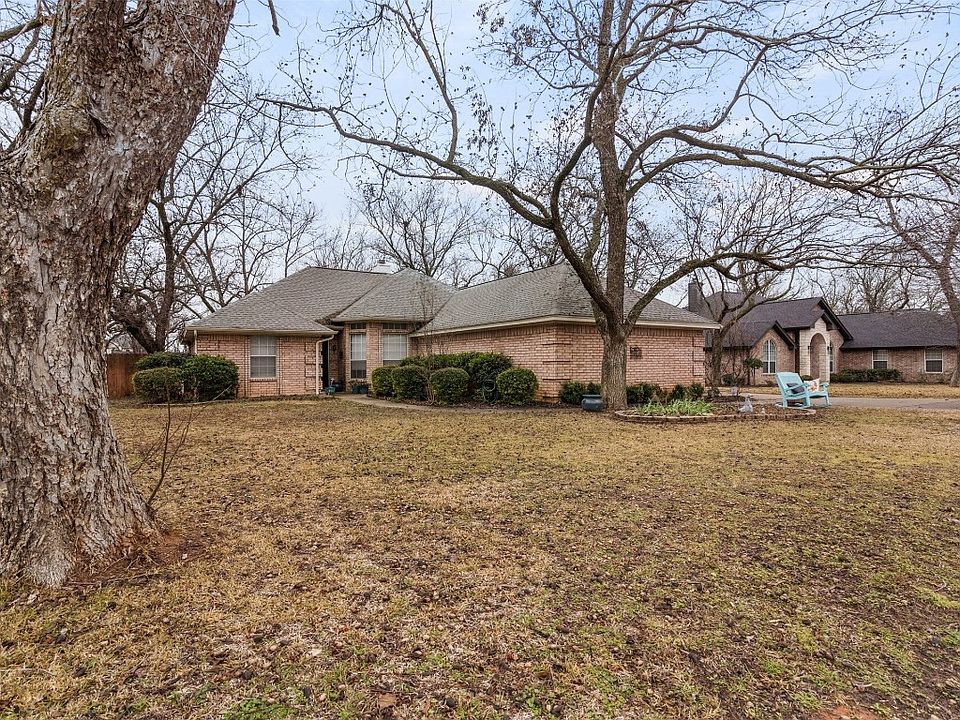 1st image of 9009 N Longwood Dr