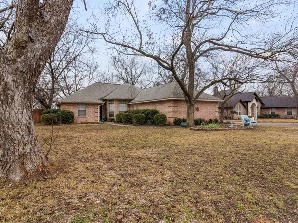 9009 N Longwood Dr, Granbury, TX 76049