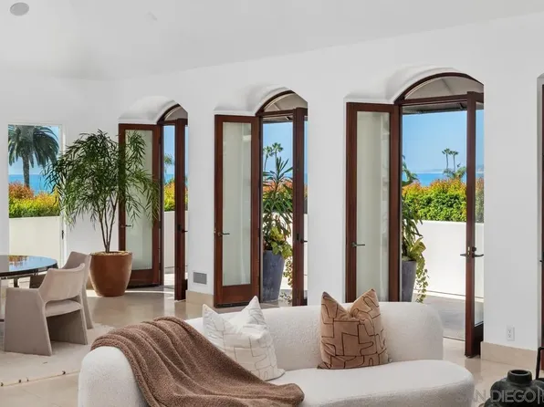 7970 Roseland Dr, La Jolla, CA 92037