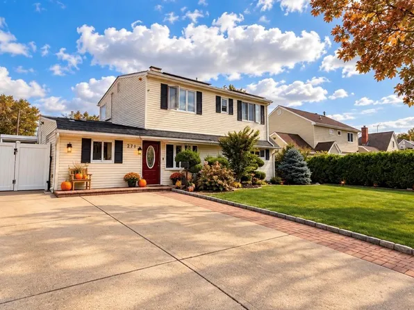 271 Twin Lane E, Wantagh, NY 11793