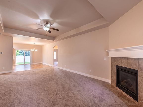 5th image of 1072 Sunny Brook Ave