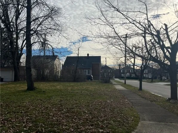 3580 Raymont Blvd, University Heights, OH 44118