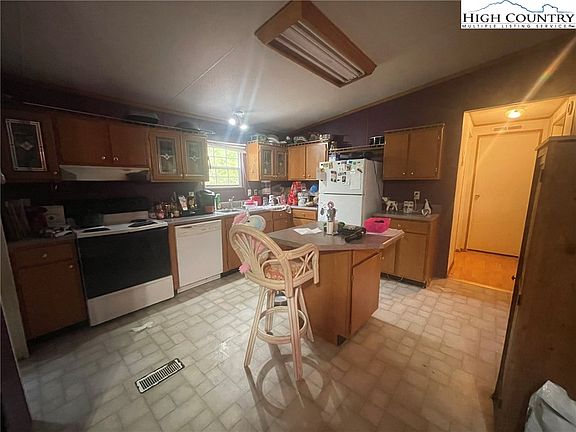 2nd image of 188 Greentree Lane