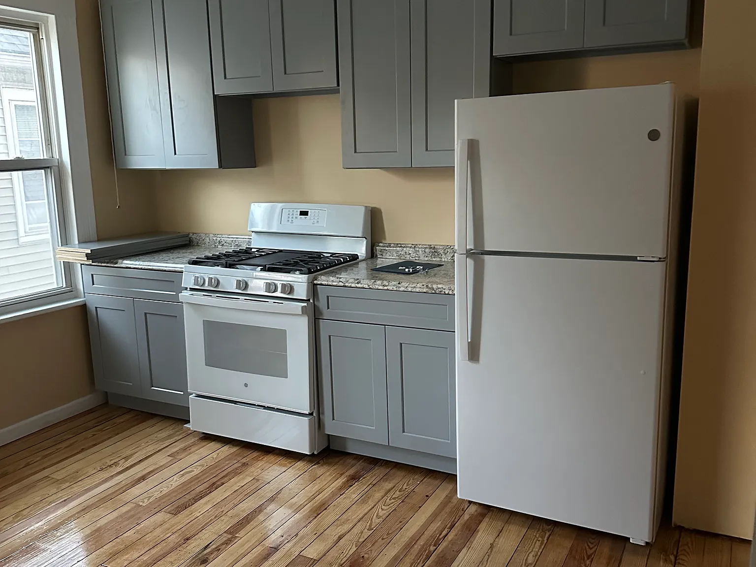 3 bed, $2,100 — Photo 4