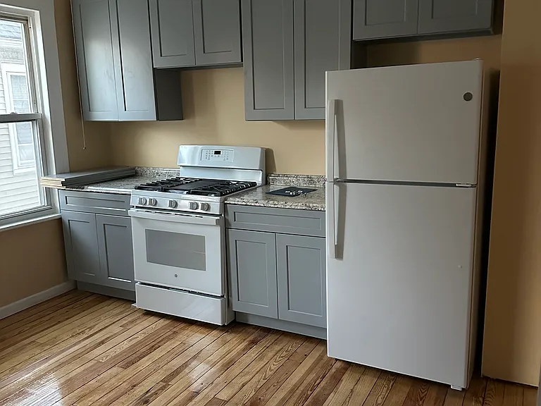 468-470 Hollister Ave #2 — Photo 4