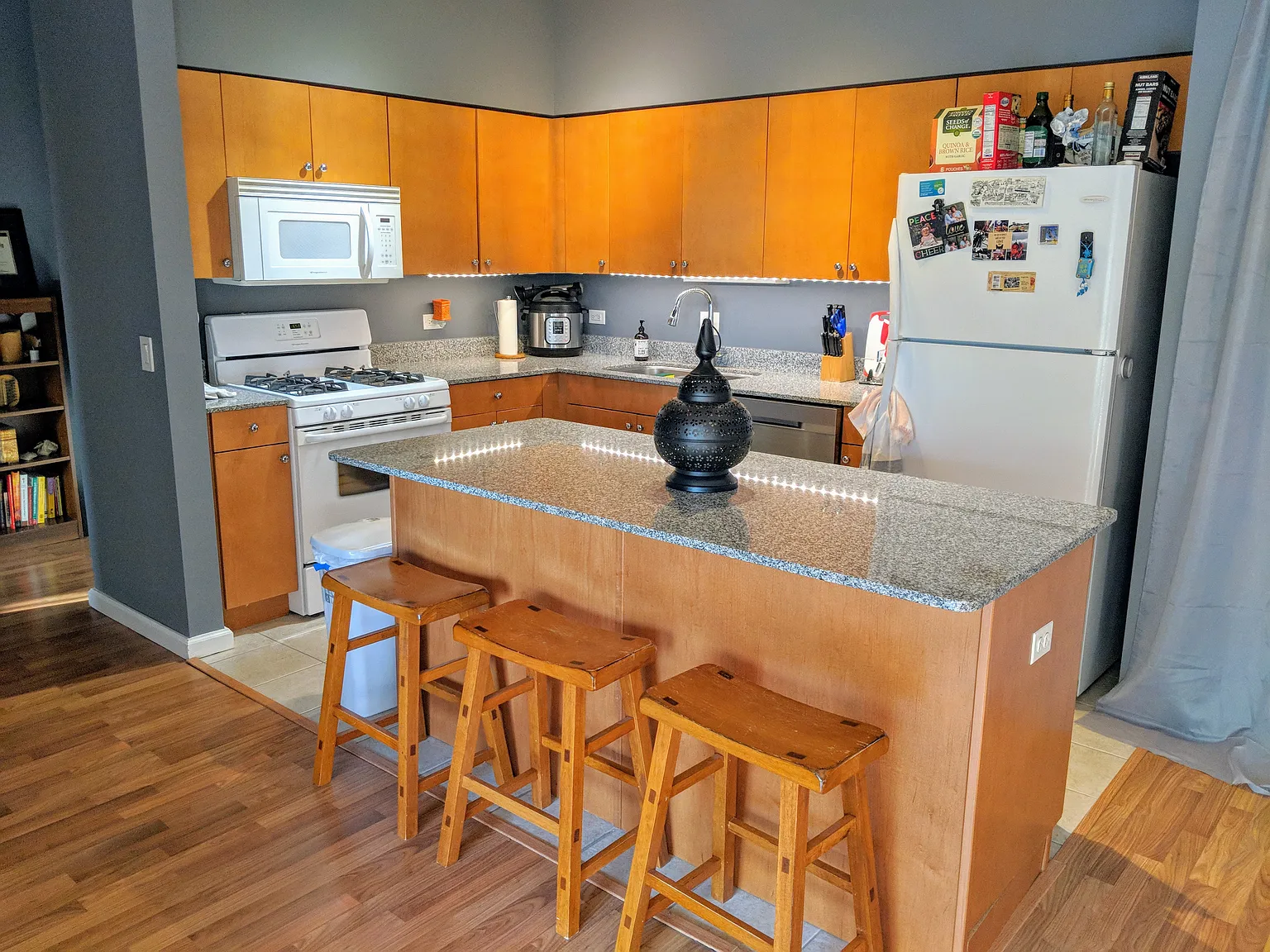2 bed, 864 sqft, $3,200 — Photo 3