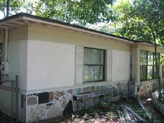 4th image of 3611 Cedar Dr