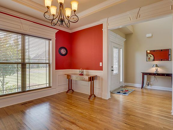 5th image of 207 Sweet Bay Ct