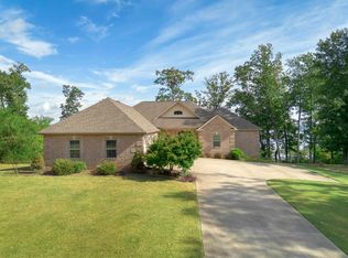 197 Crowne Point Dr, Muscle Shoals, AL 35661