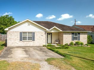 709 Galveston Ave S, Anahuac, TX 77514
