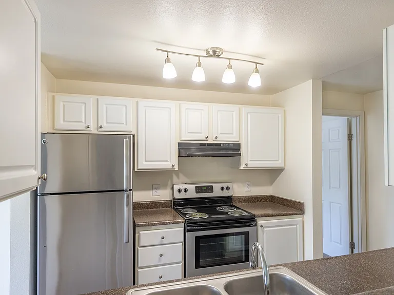 Chinook Park Apartment Homes — Photo 14