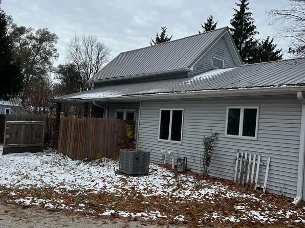 350 N Lee St, Camden, IN 46917