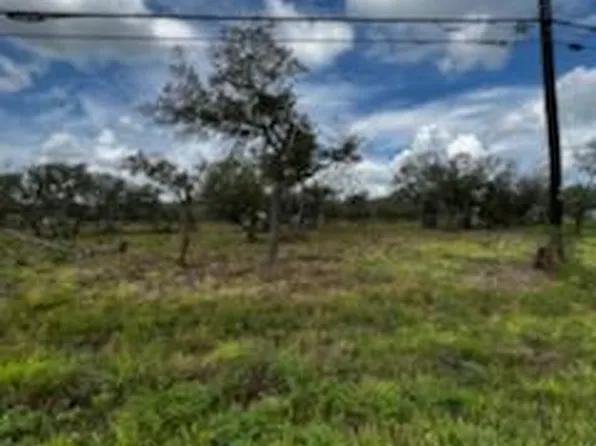 405 N Traylor Ave, Rockport, TX 78382