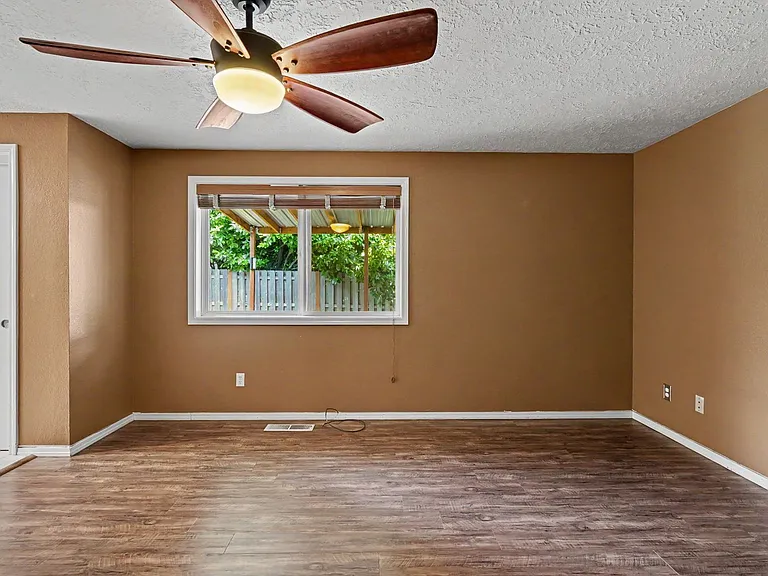 1075 Mildred Ln SE — Photo 30