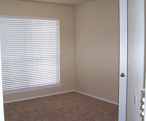 5th image of 1121 Burgess Dr