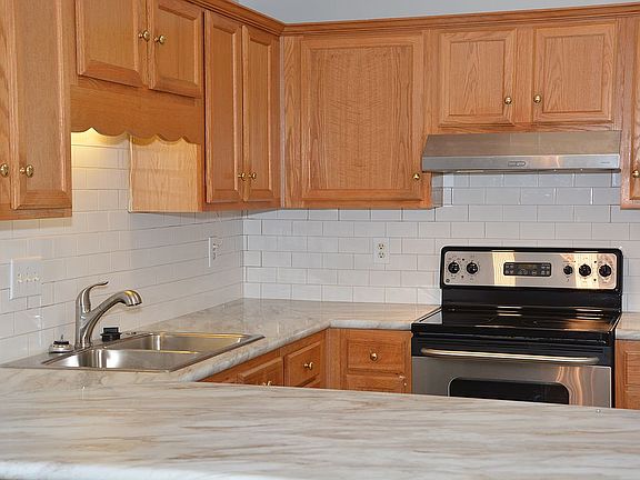 5th image of 513 Moorfield Ln