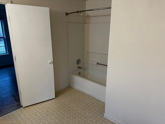 5th image of 10015 Pine Grove Ct