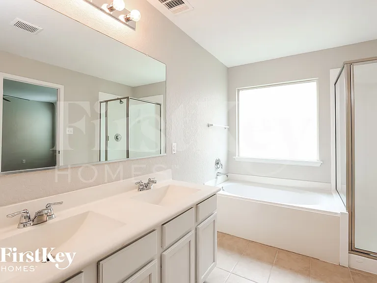 3003 Candleside Dr — Photo 10