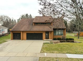 619 Rosedale Ave, Roselle, IL 60172