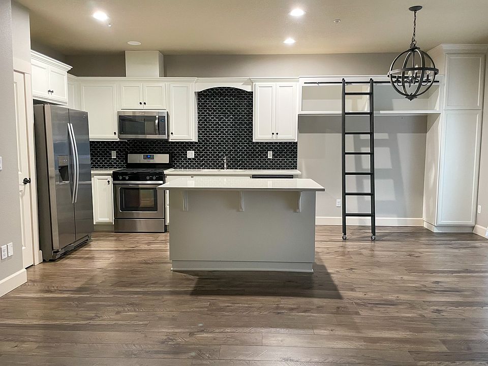 A lovely kitchen for bakers, chefs, content creators, etc.