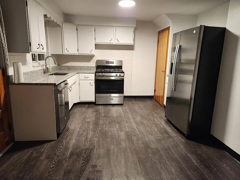 430 3rd Ave — Photo 3